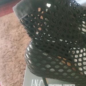 Chic Black Netted Heel